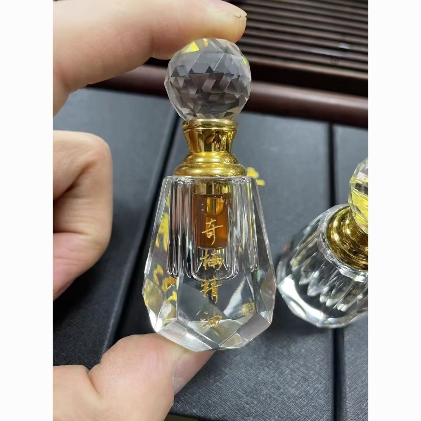 Perfume Quality Fragrance Oils - น้ำมันหอมกลิ่นกฤษณา 2 มล./กล่อง กลิ่นหอมติดทนนาน วัตถุดิบสำหรับทำสบู่ น้ำหอม