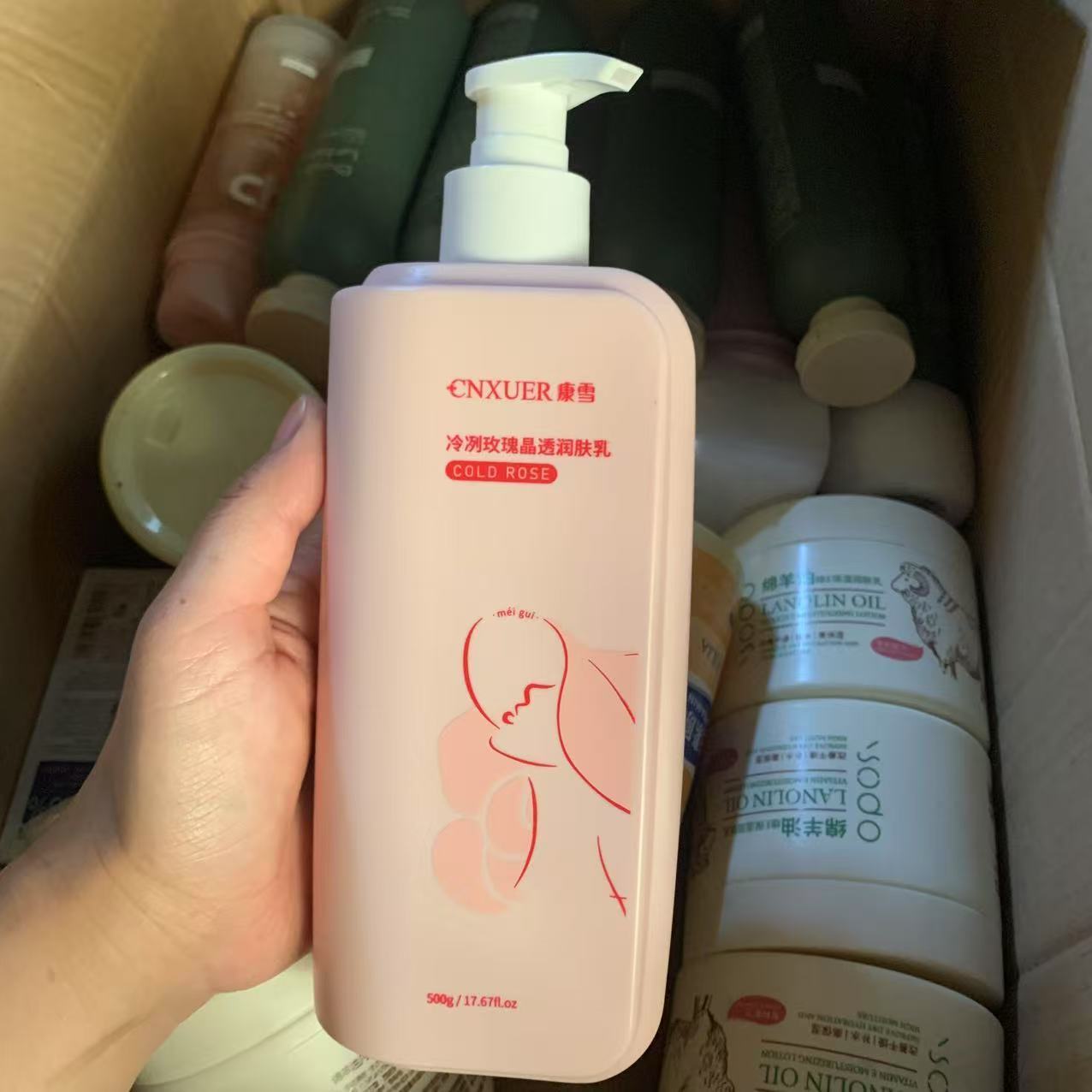 Perfume Fragrance Lotion - ​ ​ โลชั่นบำรุงผิวกายกลิ่นกุหลาบหอม ช่วยเติมความชุ่มชื้นอย่างล้ำลึกและฟื้นฟูผิวแห้งสำหรับผู้หญิง กลิ่นหอมติดทนนาน ​